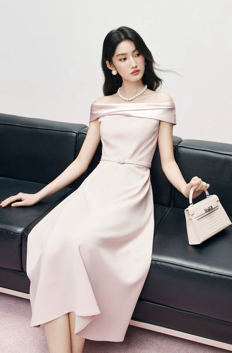 Women Pink Satin Off Shoulder  - Party Games Offline 评论和价格